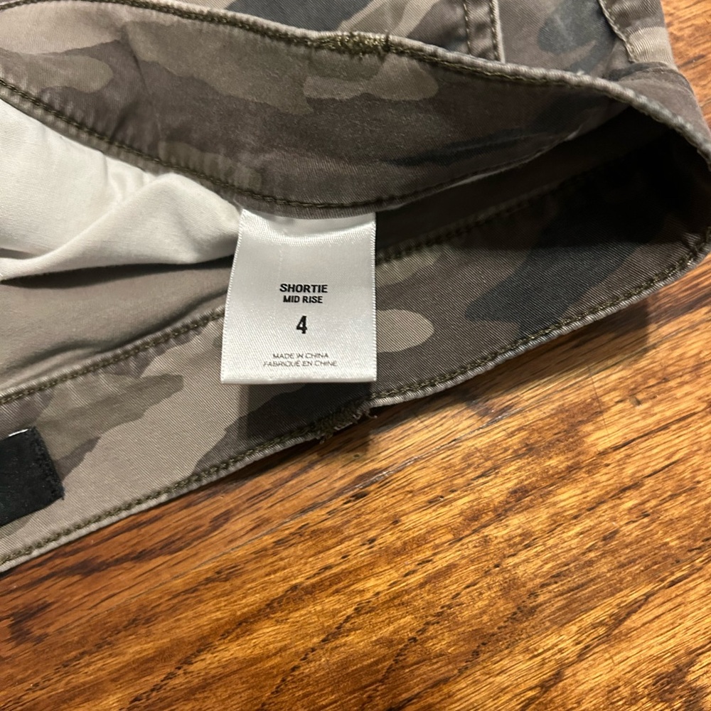 Camp Mid Rise Shorts - Picture 5 of 6